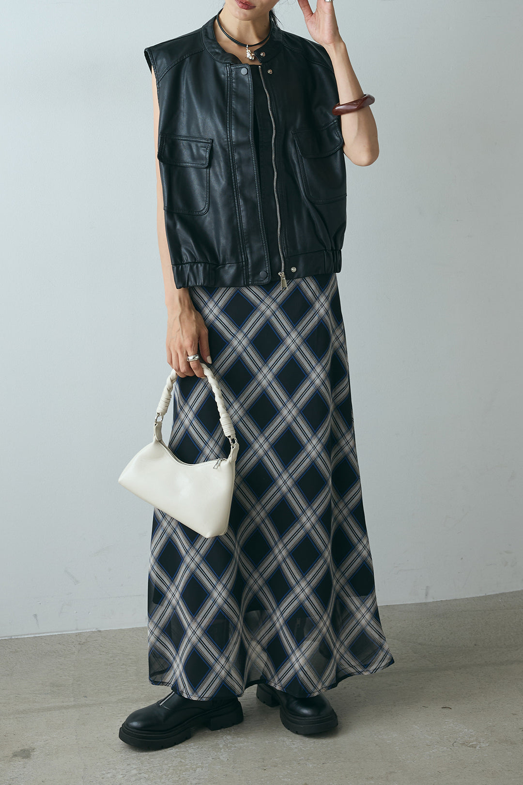 [SET]バンドカラーフェイクレザーベスト+マルチ柄シアースカート(2set)