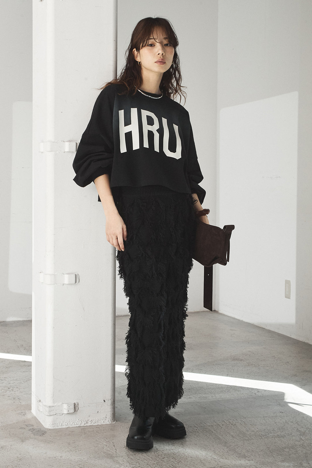 [SET]ビッグロゴHRU袖ボリュームトップス+カットフリンジニットタイトスカート(2set)