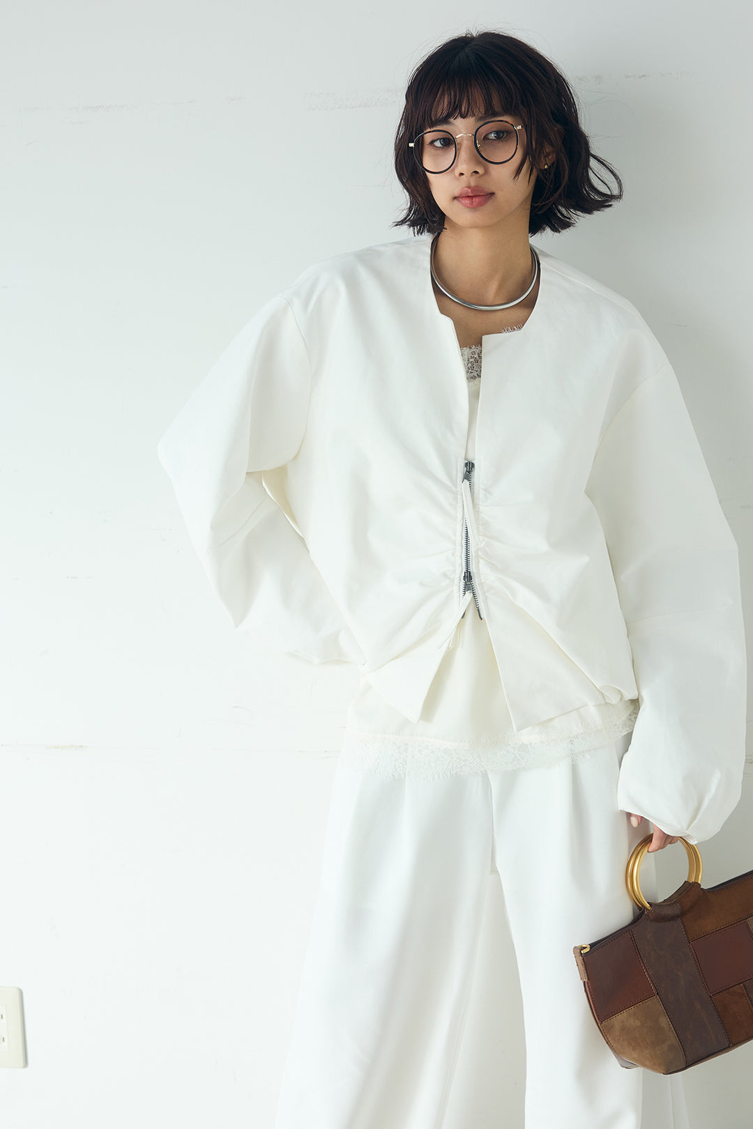 [SET]ノーカラーフロントギャザージップアウター+斜めボタンタック入りスラックス+ブロード切り替えぺプラムタンク(3set)