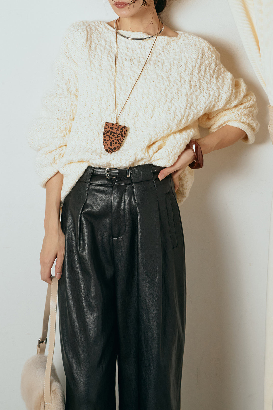 [SET]ボリューム編みニットプルオーバー+ベルト付きレザーライクタックパンツ(2set)
