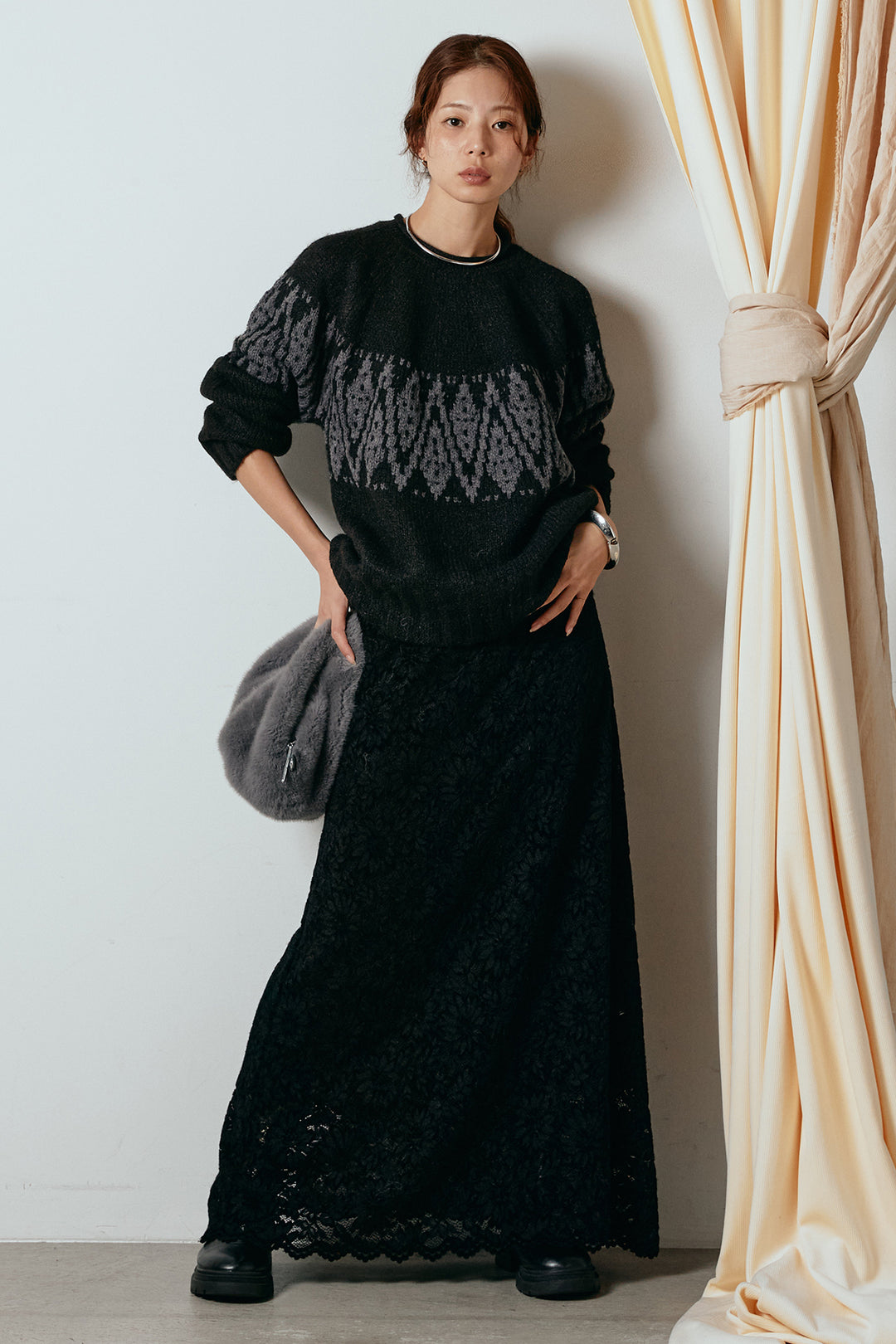 [SET]モノトーン柄ニットトップス+花柄刺繍ベロアフレアスカート(2set)