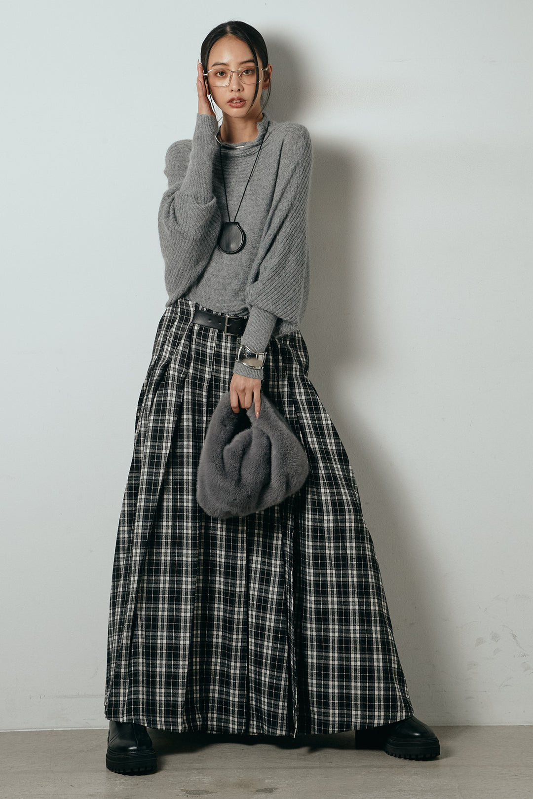 [SET]ポンチョシルエット透かしニットトップス+ベルト付きタータンチェックプリーツスカート(2set)