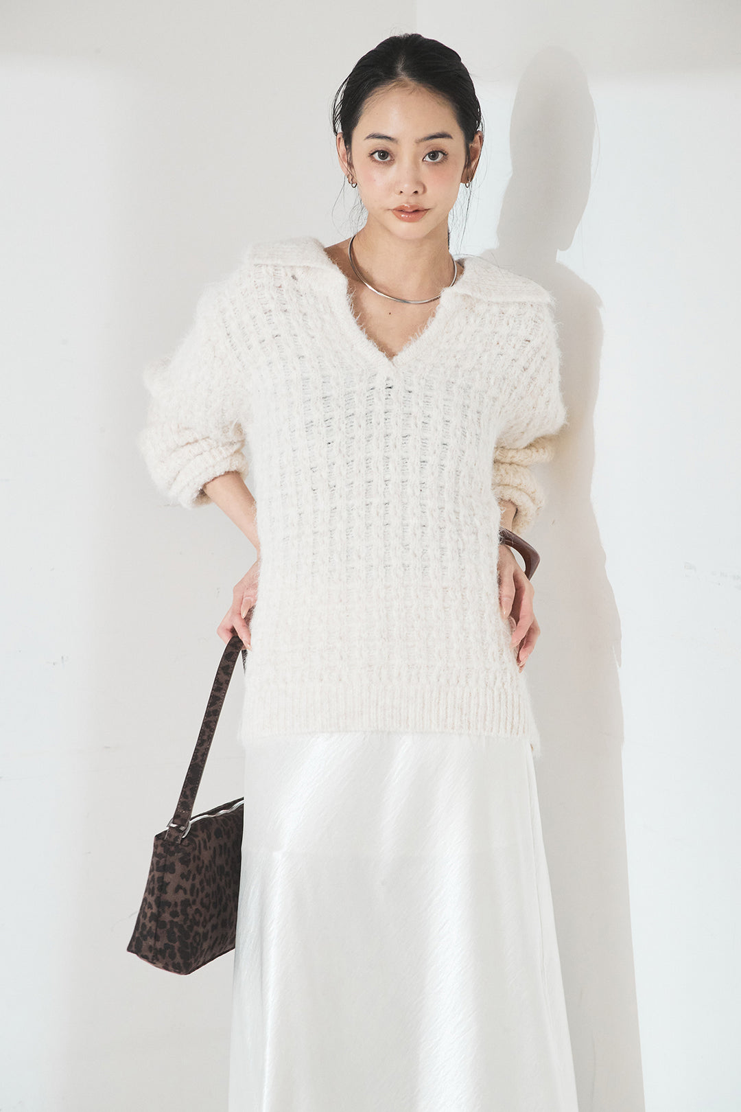 [SET]襟付きVネックニットトップス+裾レースデザインサテンスカート(2set)