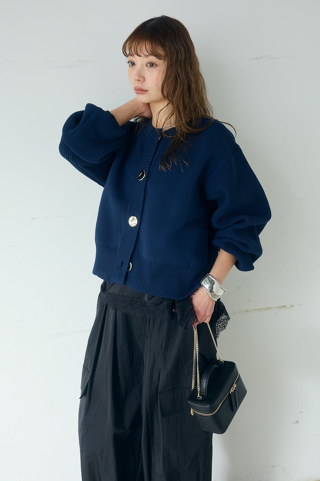 [SET]スポンディッシュBIGボタンクルーネックカーディガン+ブロード切り替えぺプラムタンク(2set)