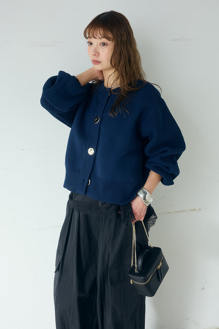 [SET]スポンディッシュBIGボタンクルーネックカーディガン+ブロード切り替えぺプラムタンク(2set)