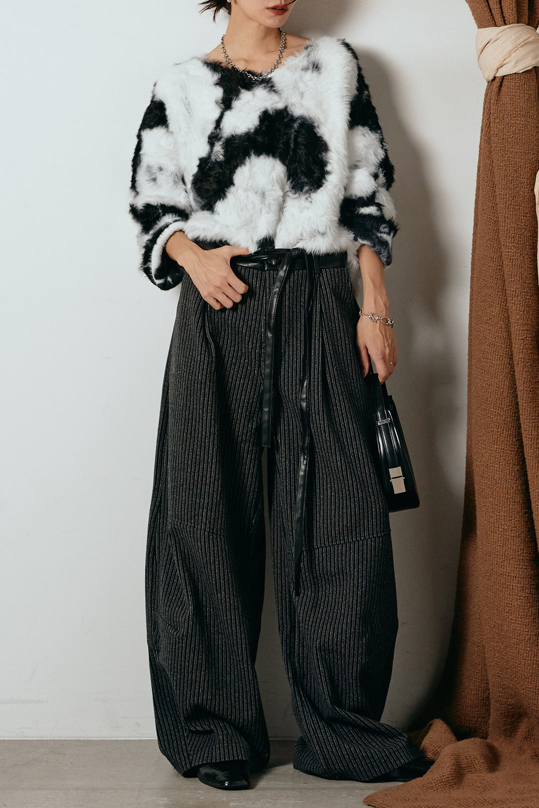 [SET]タイダイ柄シャギーニットトップス+レザーライク配色ストライプパンツ(2set)