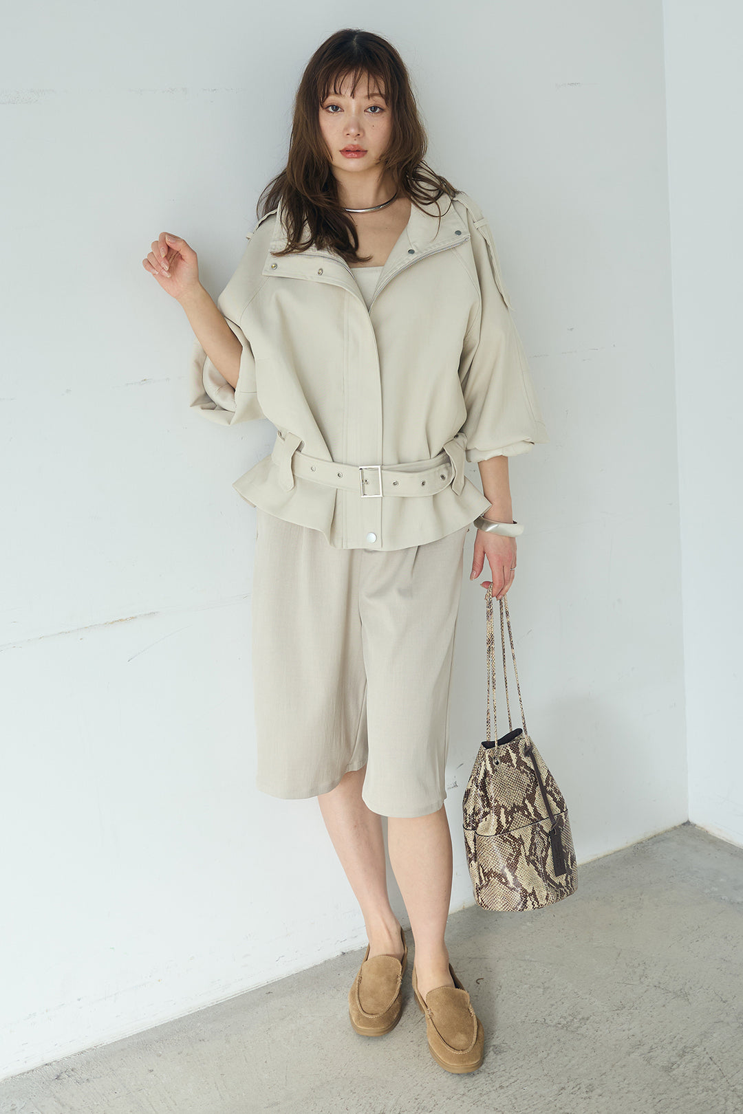 [SET]ベルト付きスタンドネックアウター+ツイルタックハーフパンツ(2set)