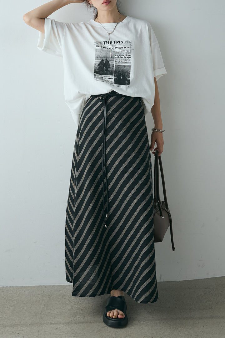 [SET]ニュースペーパーグラフィックTシャツ+ベルト付き斜めライン柄スカート(2set)