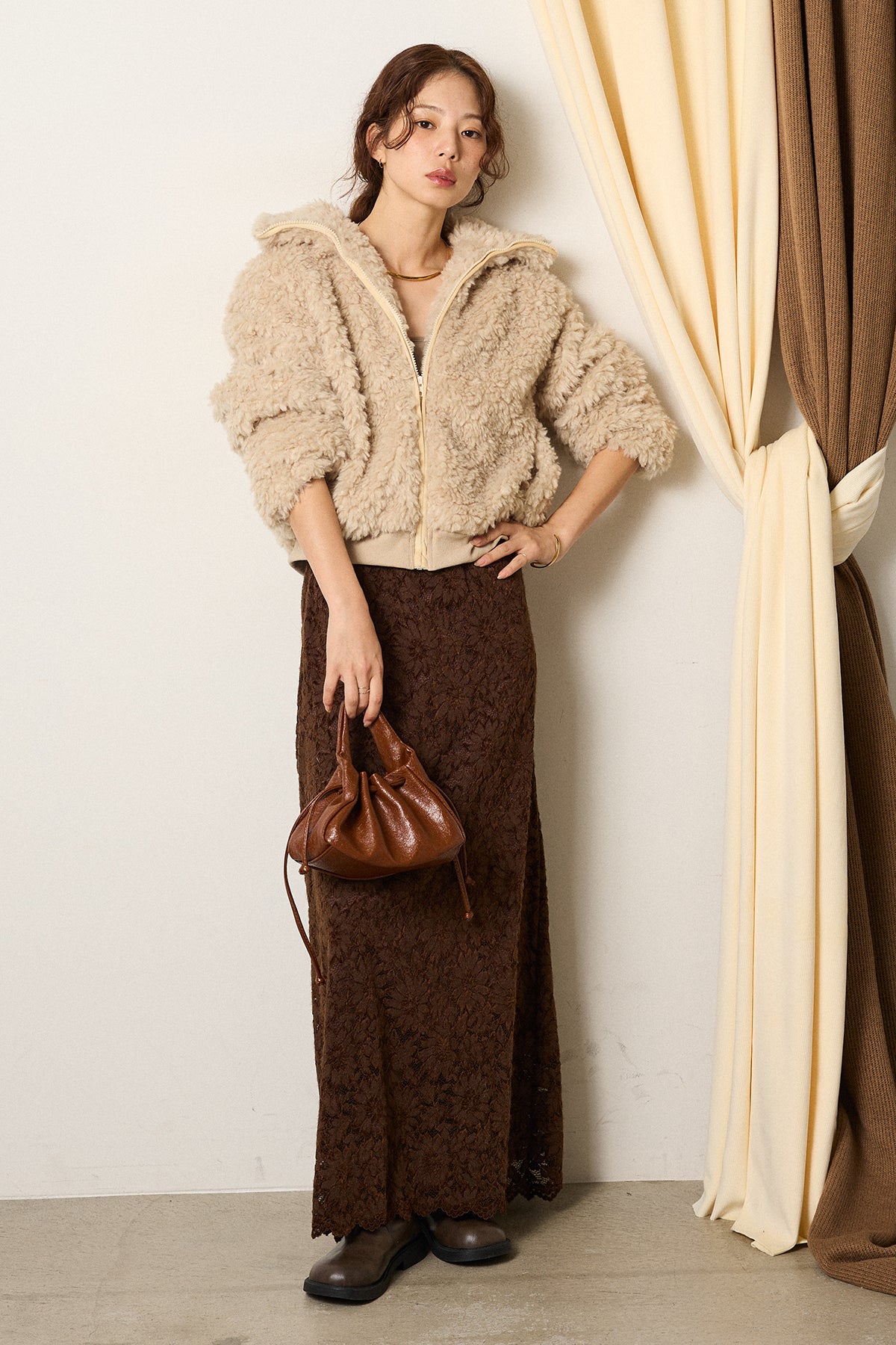 ESICA スタンドカラー裾リブボアブルゾン　ベージュ エシカ スタンドカラー裾リブボアブルゾン – ESICA