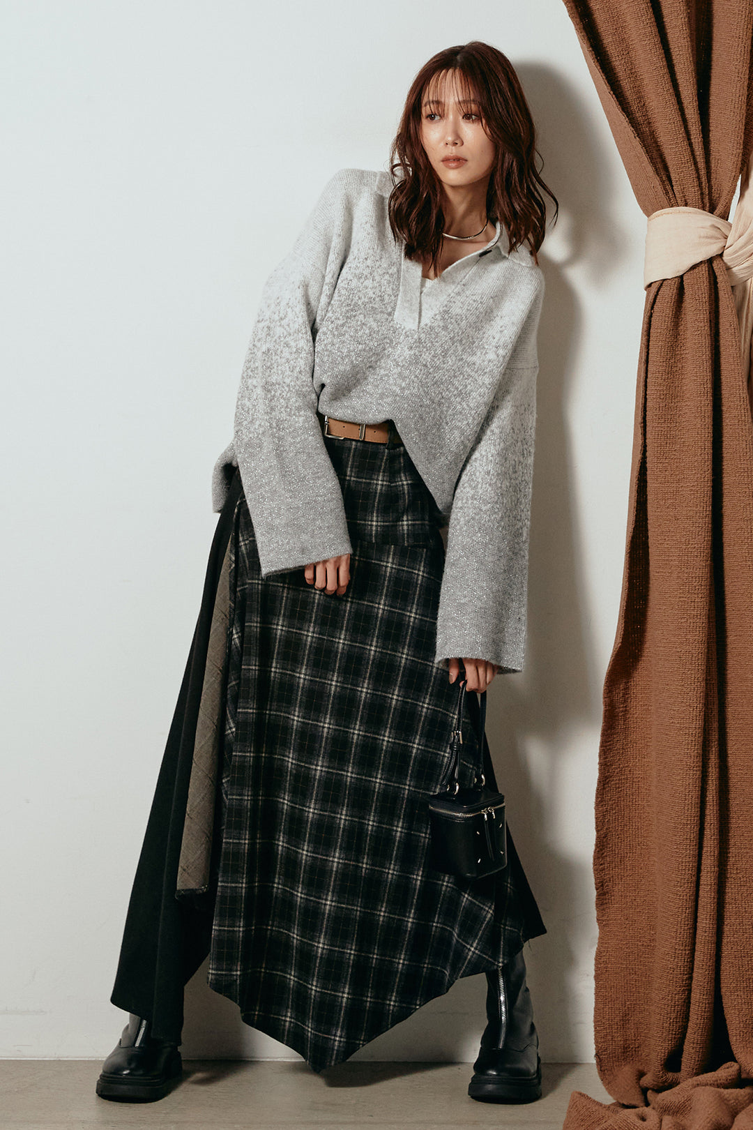[SET]グラデーションラメニットキーネックプルオーバー+フェイクレザーベルト付き切り替えタータンチェックスカート(2set)