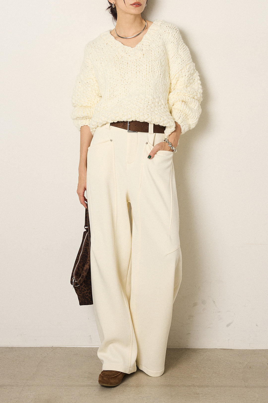 [SET]Vネックハンド編みニットトップス+太ベルト付きスウェットワイドカーブパンツ(2set)