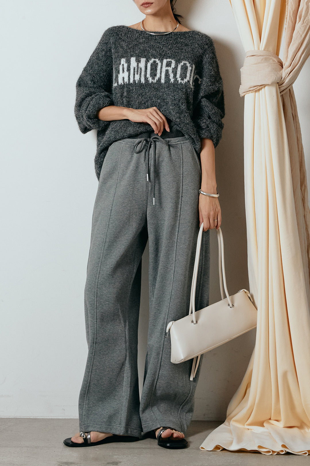 [SET]フロントロゴデザインニットトップス+スウェットワイドカーブパンツ(2set)