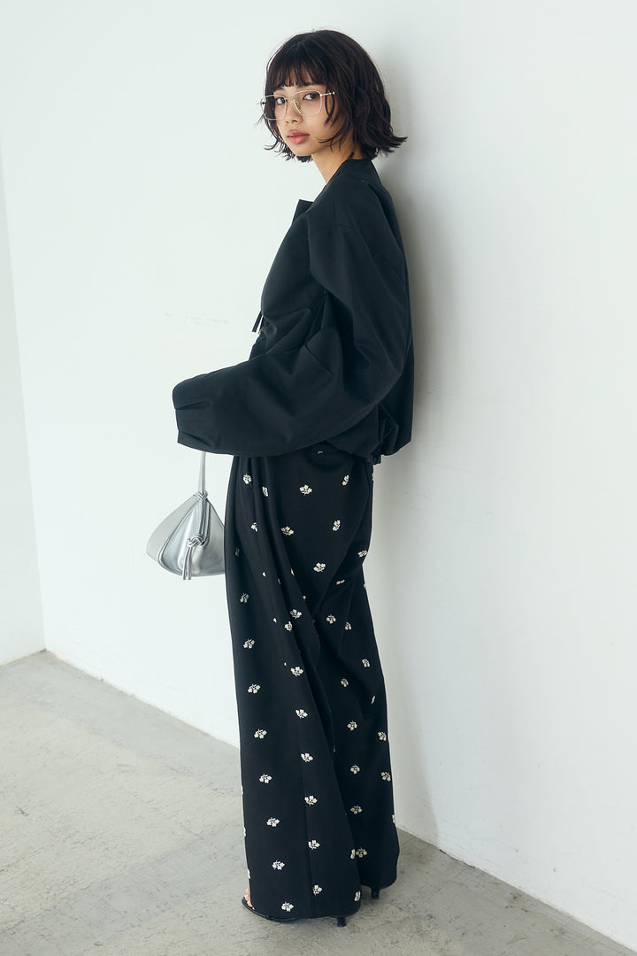 [SET]ノーカラーフロントギャザージップアウター+花柄刺繍ツイルタックパンツ(2set)