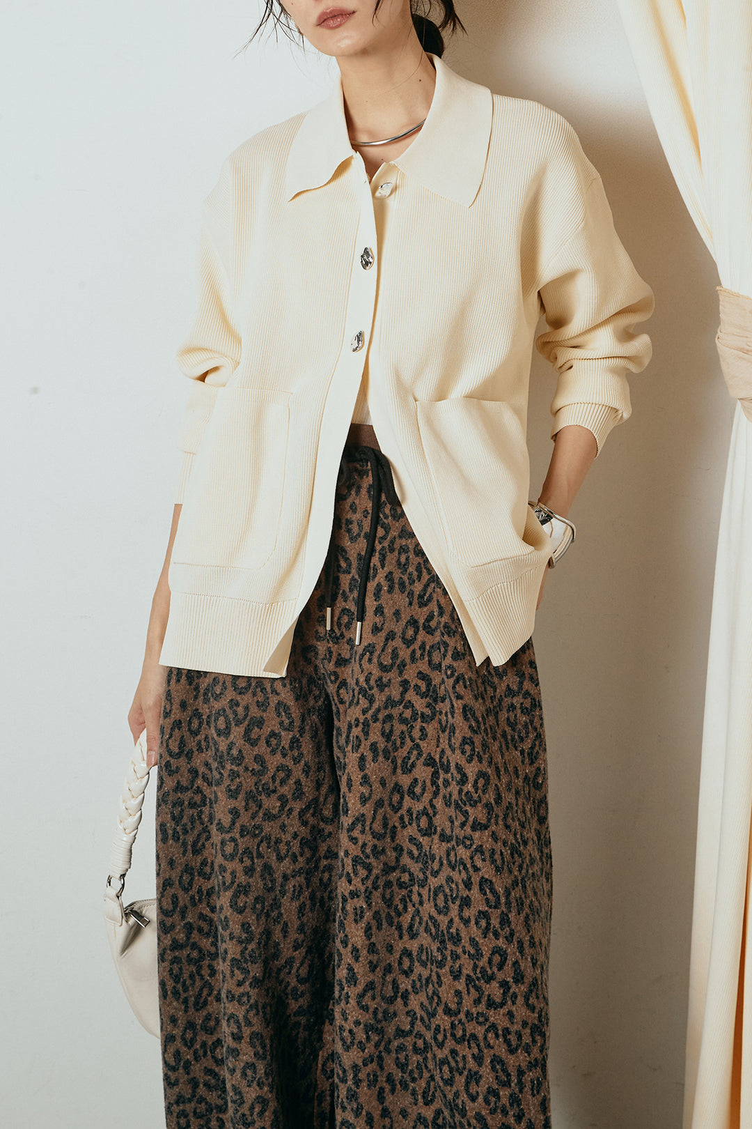[SET]メタル釦衿付きニットカーディガン+リラックスレオパード柄ワイドパンツ(2set)
