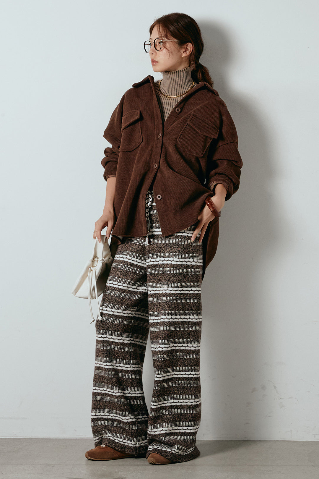 [SET]襟付きコーデュロイポケットシャツ+マルチライン柄リラックスニットパンツ(2set)
