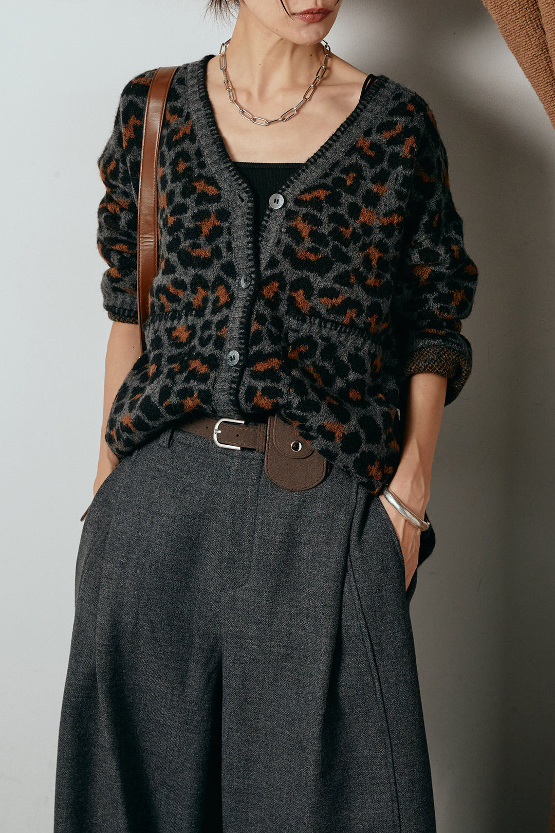 [SET]ステッチデザインレオパードニットカーディガン+ポーチベルト付きカーブパンツ(2set)