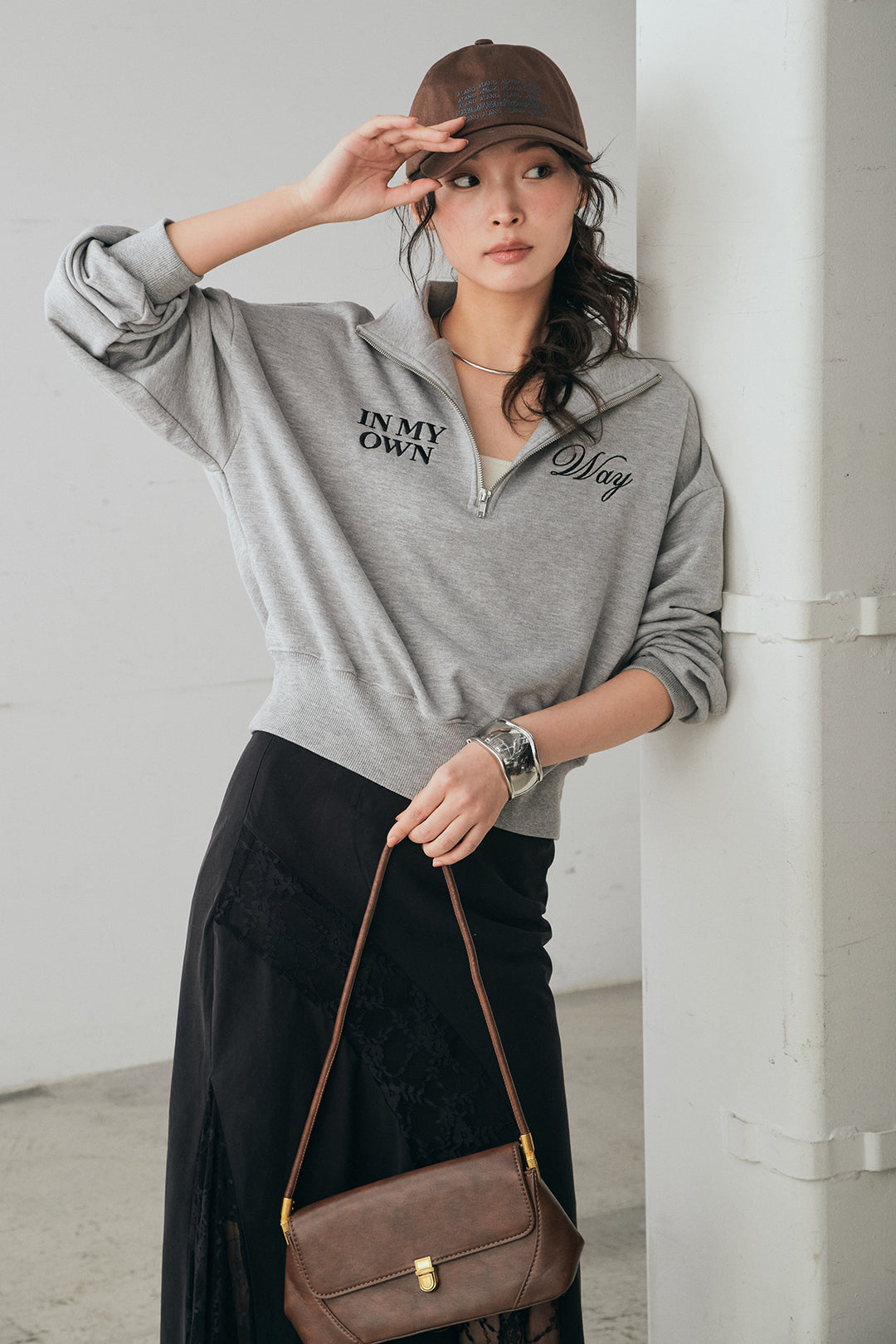 [SET]裏毛ロゴ刺繍ハーフZIPスウェット+刺繍レースデザインサテンスカート(2set)