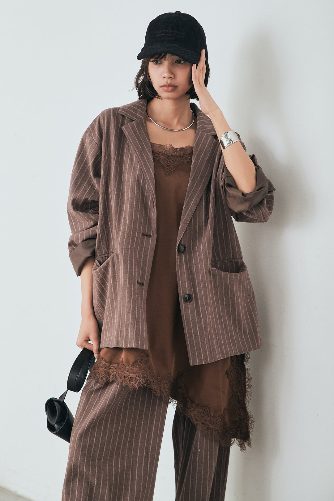 [SET]リネンライクストライプテーラードジャケット+リネンライクストライプタックイージーパンツ+サテンレースアシメキャミ(3set)