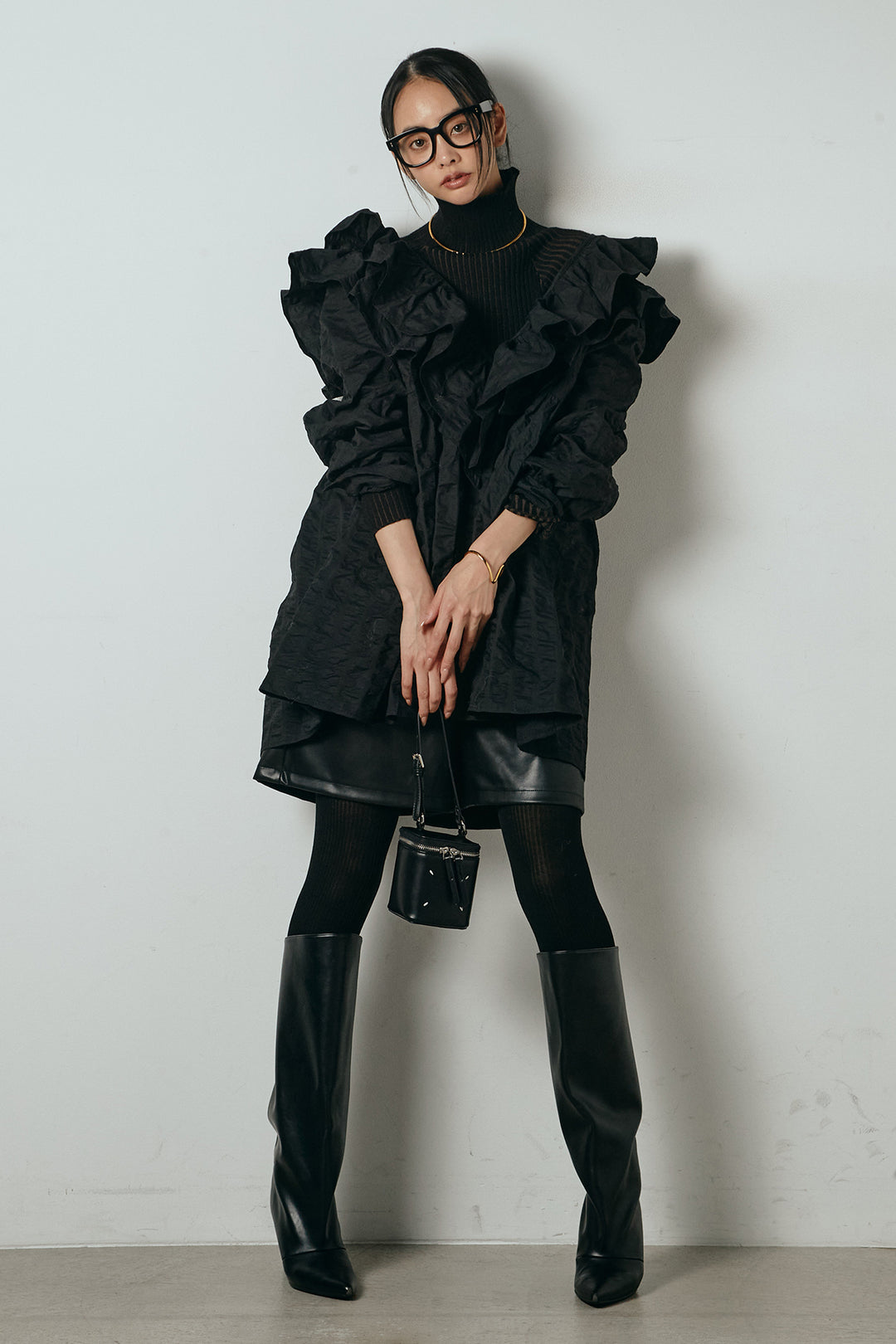 [SET]Vネックフリルカラーブラウス+リブニットシームレスタートルプルオーバー+ストレッチエコレザーバミューダパンツ(3set)