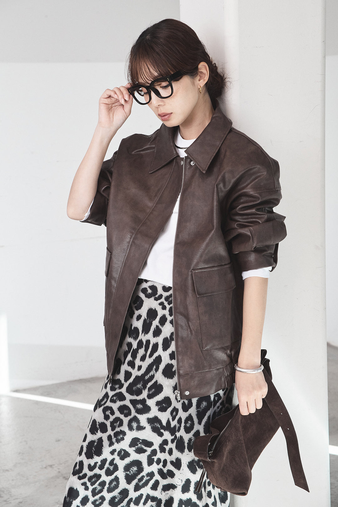 [SET]レザーライクオーバーサイズブルゾン+レオパードサテンナロースカート(2set)