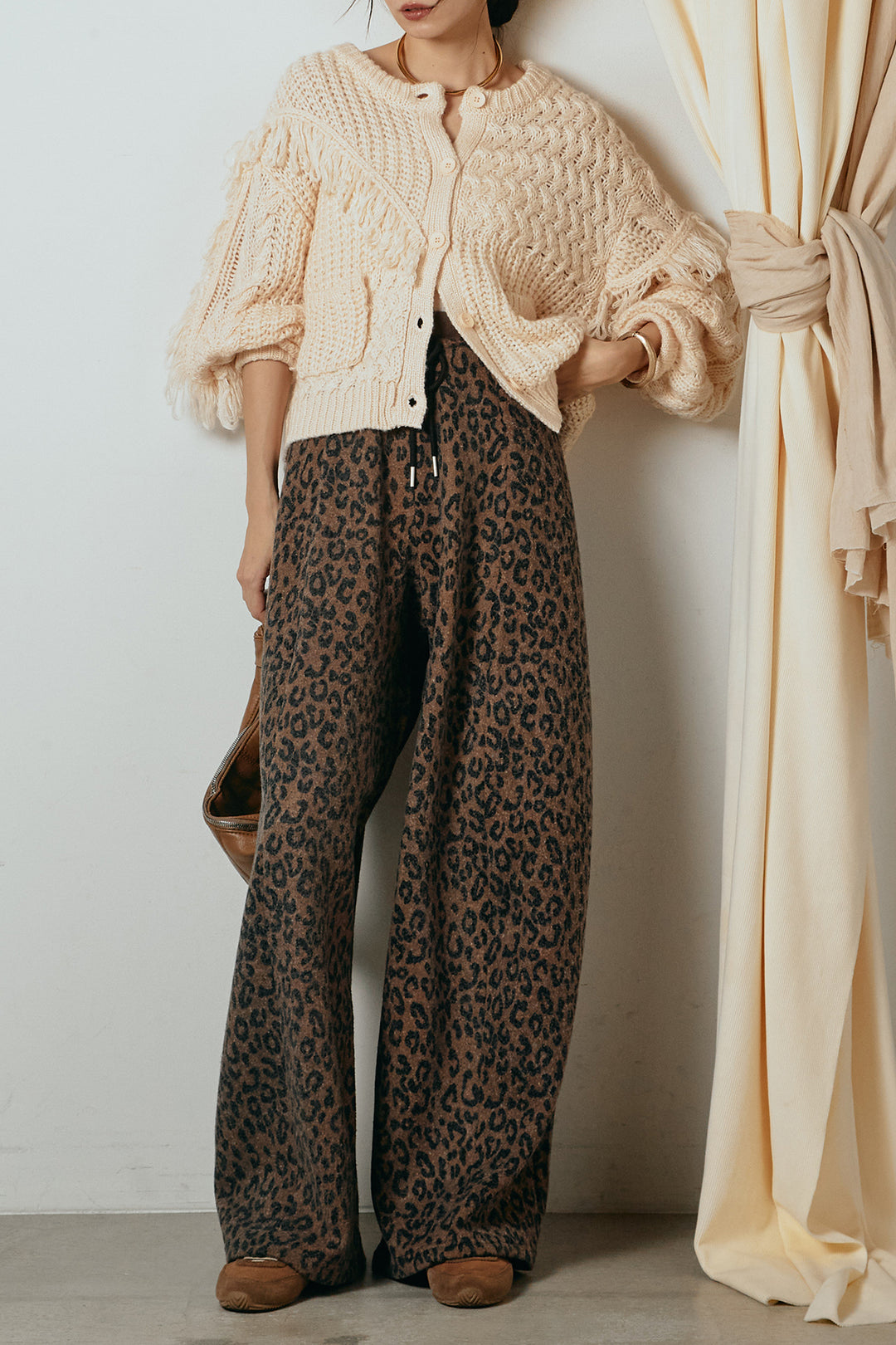 [SET]ランダムフリンジニットカーディガン+リラックスレオパード柄ワイドパンツ(2set)