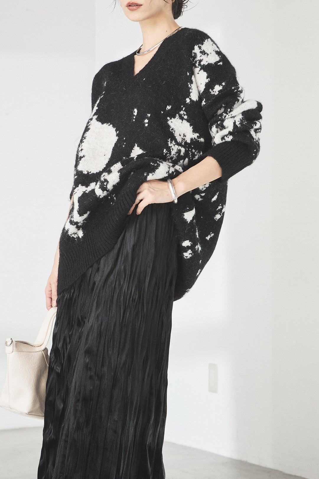 [SET]アブストラクト柄ニットプルオーバー+ベロアロングプリーツスカート(2set)