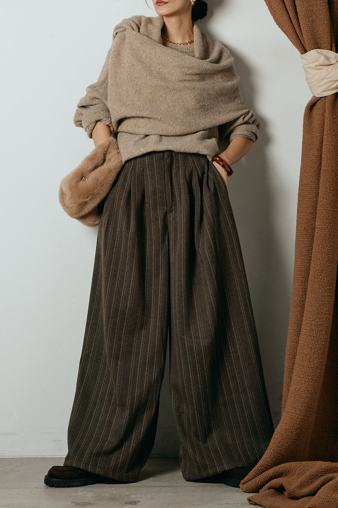 [SET]ネック巻きデザインニットトップス+タック入りマルチストライプ柄ワイドパンツ(2set)