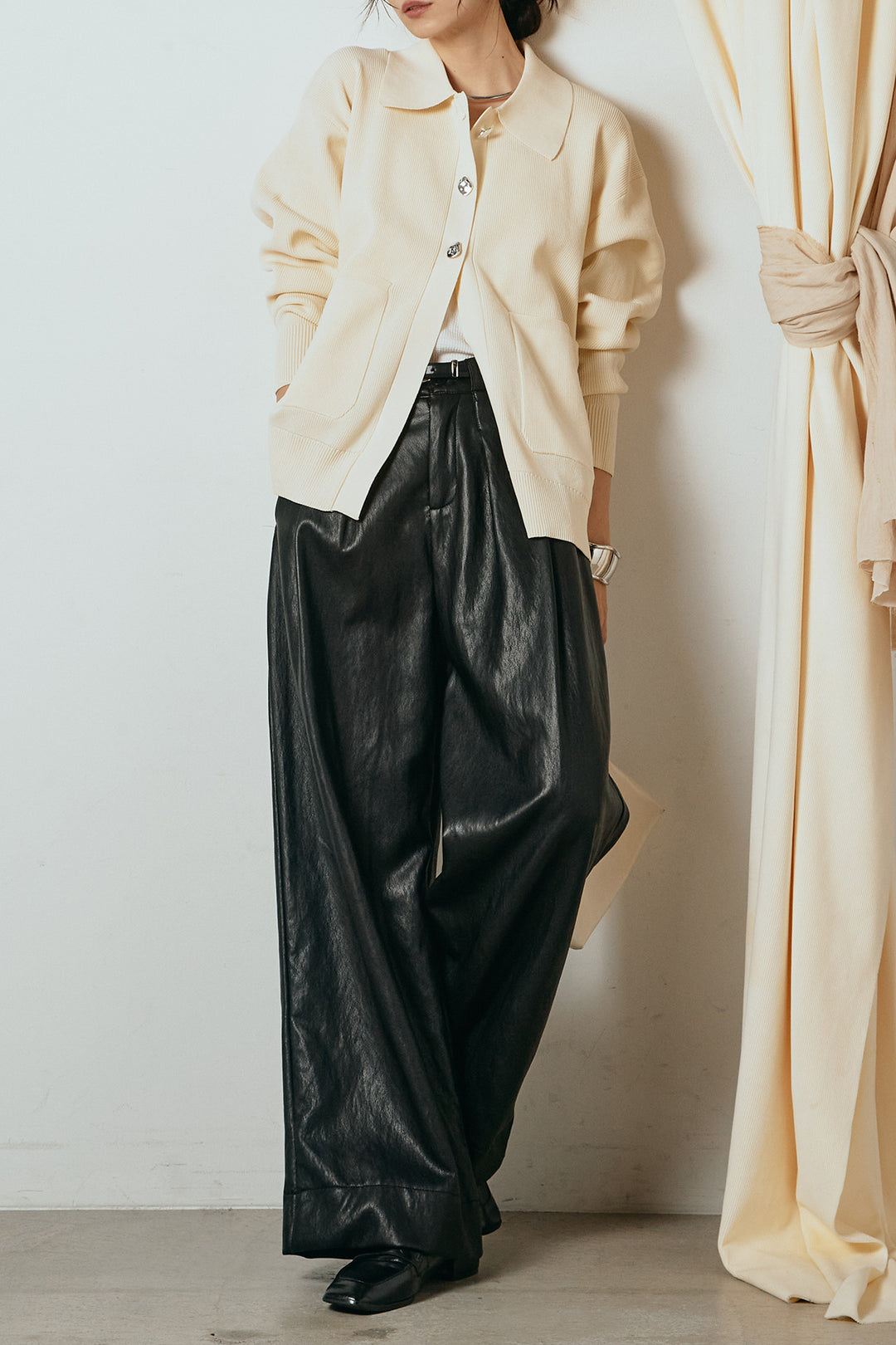 [SET]メタル釦衿付きニットカーディガン+ベルト付きレザーライクタックパンツ(2set)