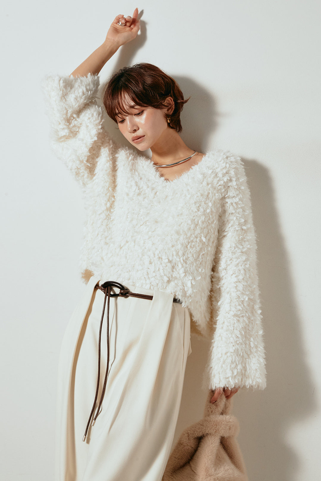 [SET]深Vネックチョウチョヤーンニットトップス+細フェイクレザーベルト付きワイドタックパンツ(2set)