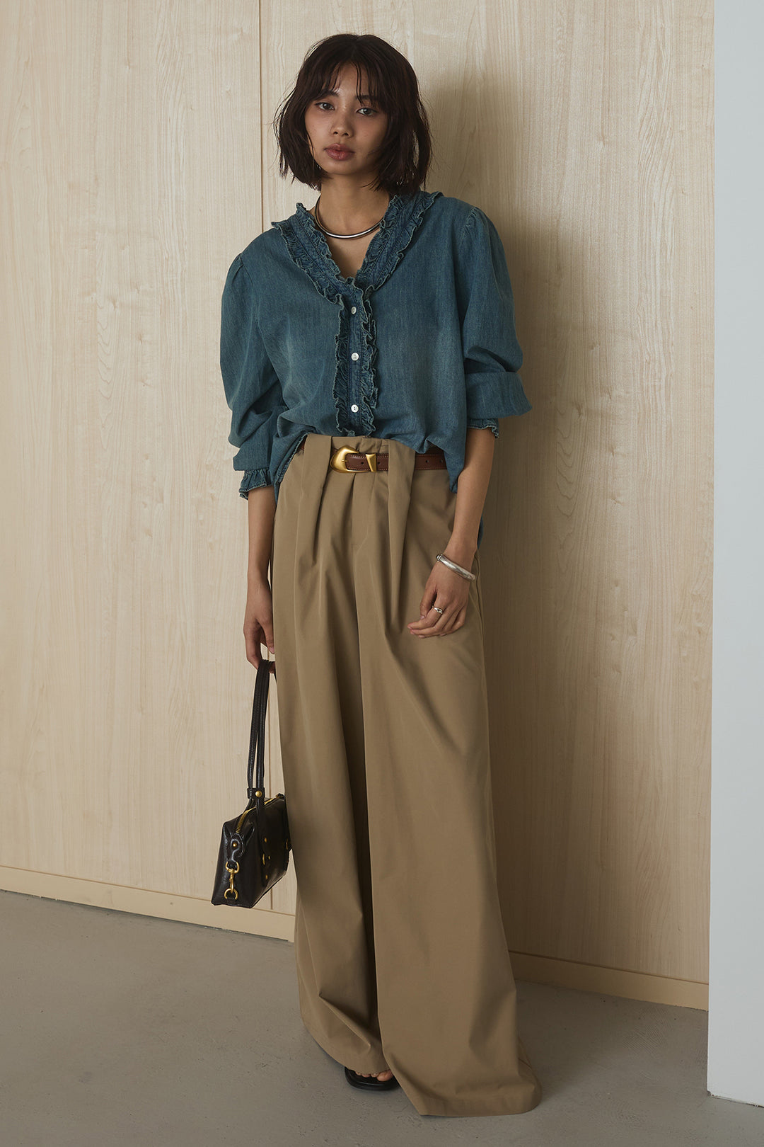 [SET]Vネックデニムフリルトップス+ベルトループデザインハイウエストタックパンツ(2set)