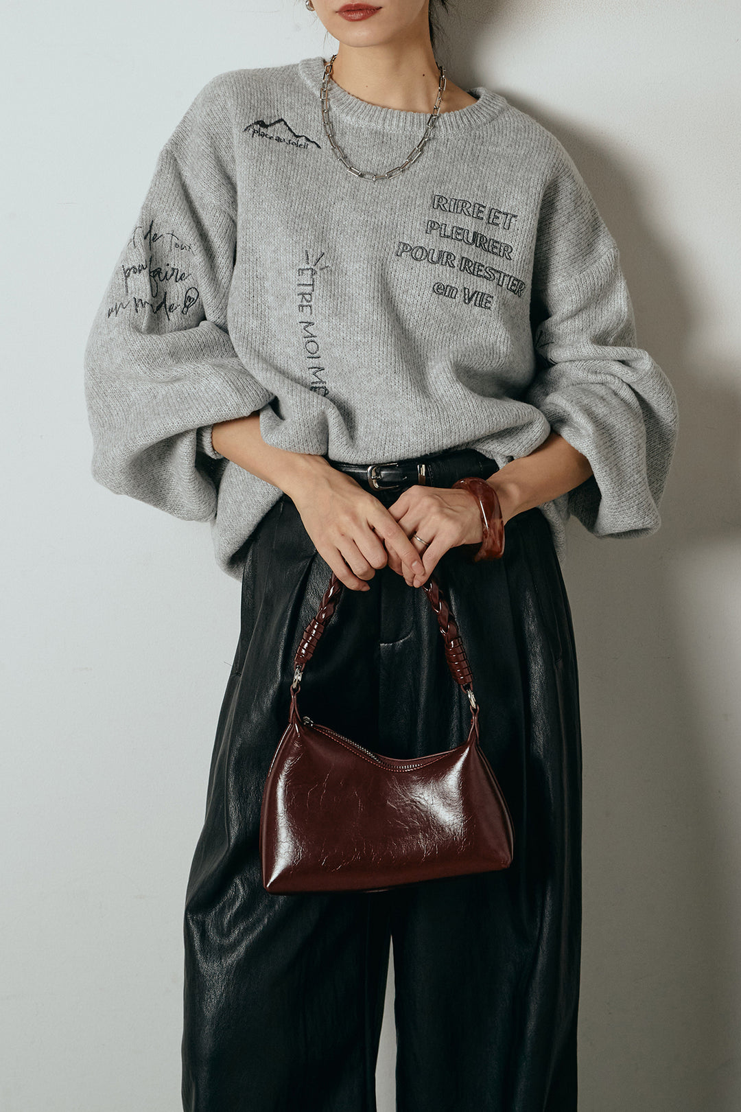 [SET]刺繍ロゴランダムデザインニットトップス+ベルト付きレザーライクタックパンツ(2set)