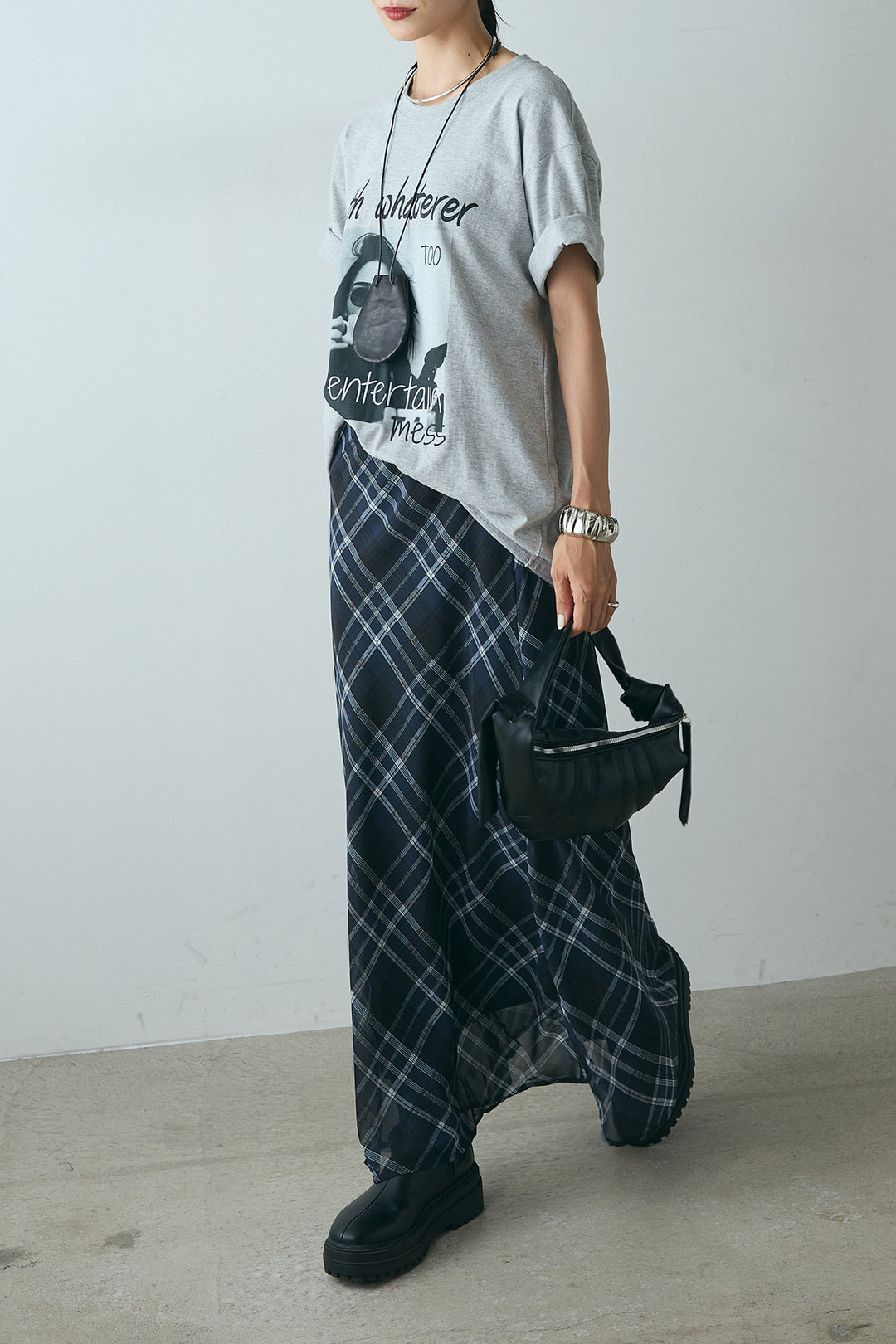 [SET]モノトーンフォトプリントTシャツ+マルチ柄シアースカート(2set)