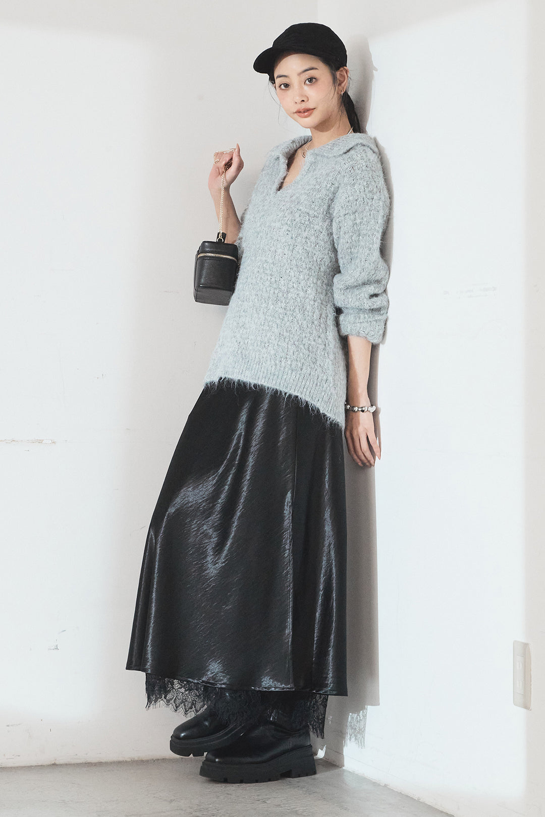 [SET]襟付きVネックニットトップス+裾レースデザインサテンスカート(2set)