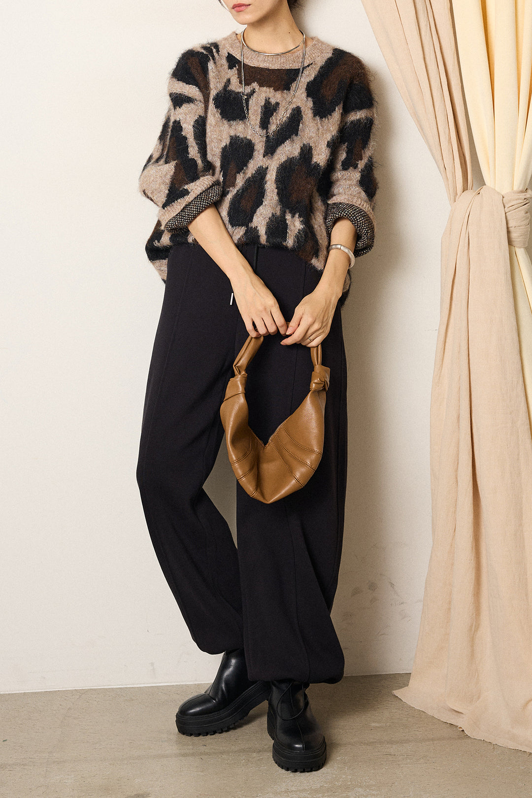 [SET]ルーズアニマルモヘアニットトップス+スウェットワイドカーブパンツ(2set)