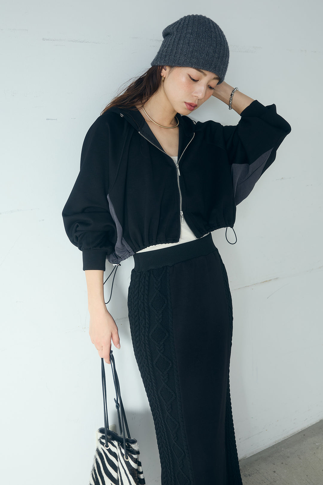 [SET]ドルマンショートフーディー+異素材ドッキングケーブルニットスカート(2set)