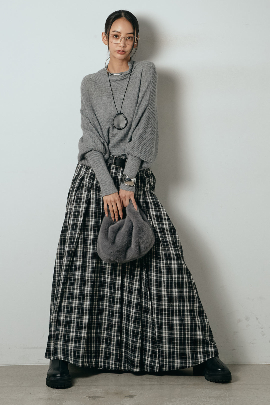 [SET]ポンチョシルエット透かしニットトップス+ベルト付きタータンチェックプリーツスカート(2set)