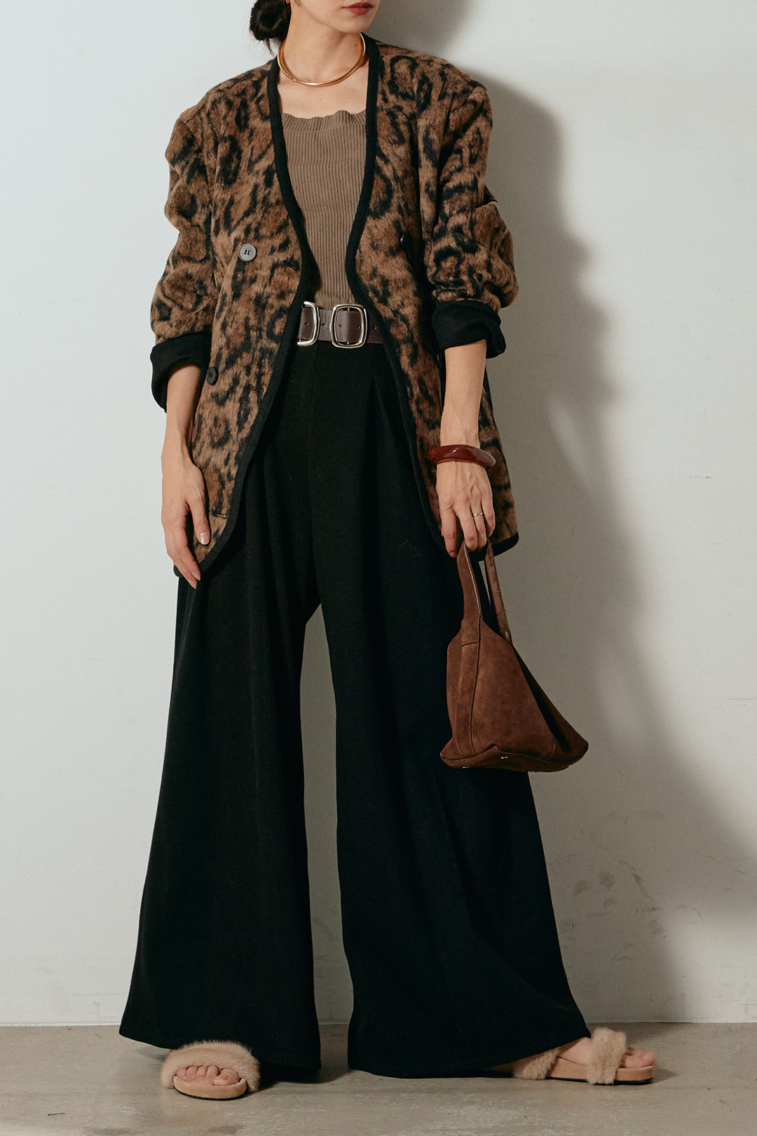 [SET]ノーカラーレオパード柄アウター+フェイクレザー太ベルト付きタックワイドパンツ(2set)