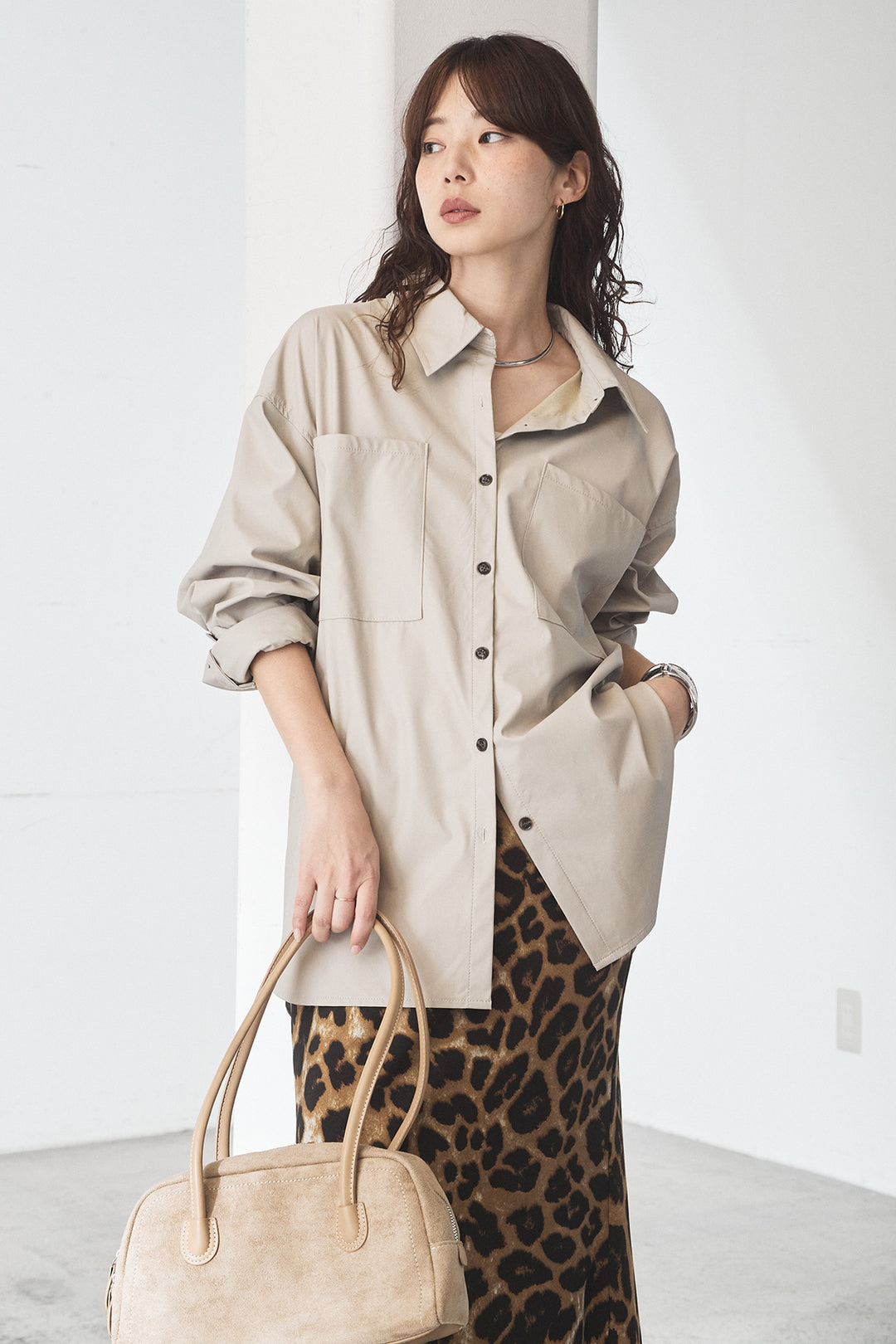 [SET]ウォッシャブルエコレザービックカフスシャツ+レオパードサテンナロースカート(2set)