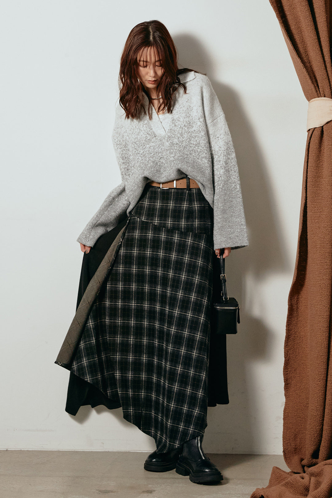 [SET]グラデーションラメニットキーネックプルオーバー+フェイクレザーベルト付き切り替えタータンチェックスカート(2set)
