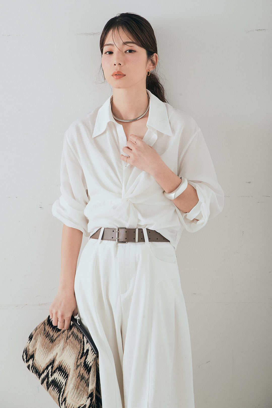 [SET]裾巻きツイストデザインシャツ+ベルト付きサイドタックワイドパンツ(2set)