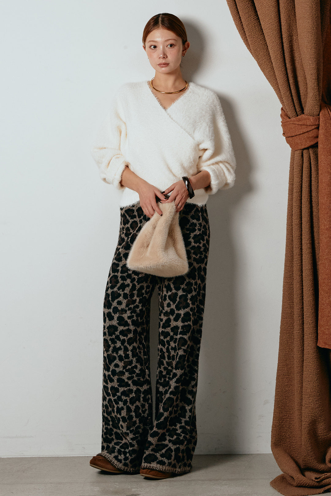 [SET]シャギーカシュクールニットトップス+リラックスレオパード柄ニットパンツ(2set)