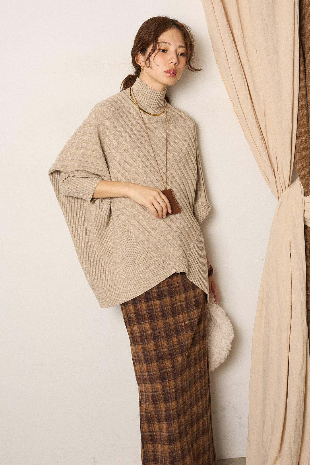 [SET]アシメデザインリブポンチョニットトップス+シャギーチェックストレートスカート(2set)