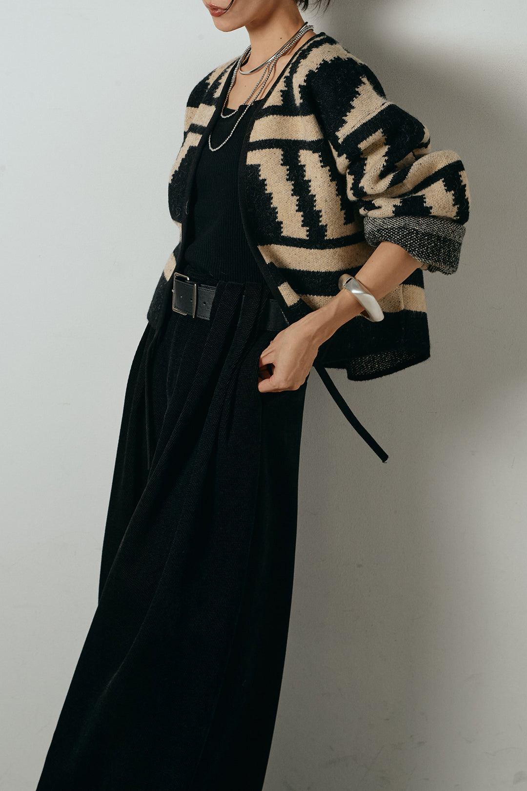 [SET]ノーカラー幾何学模様アウター+ベルトループコーデュロイワイドパンツ(2set)