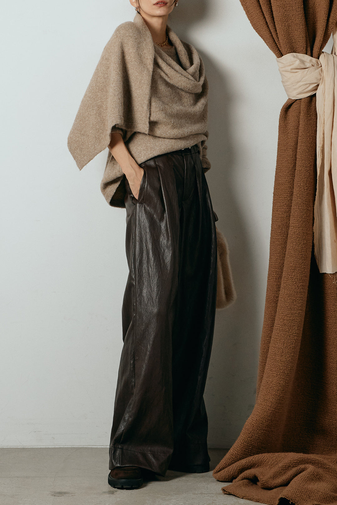 [SET]ネック巻きデザインニットトップス+ベルト付きレザーライクタックパンツ(2set)