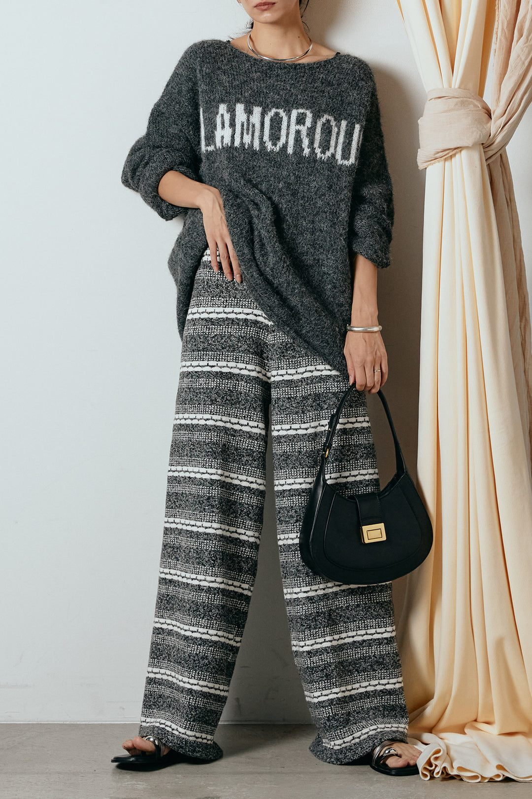 [SET]フロントロゴデザインニットトップス+マルチライン柄リラックスニットパンツ(2set)