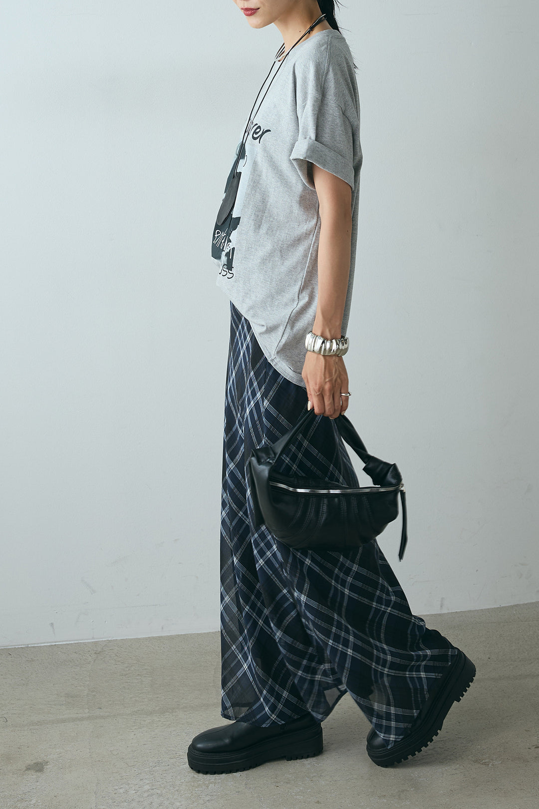 [SET]モノトーンフォトプリントTシャツ+マルチ柄シアースカート(2set)