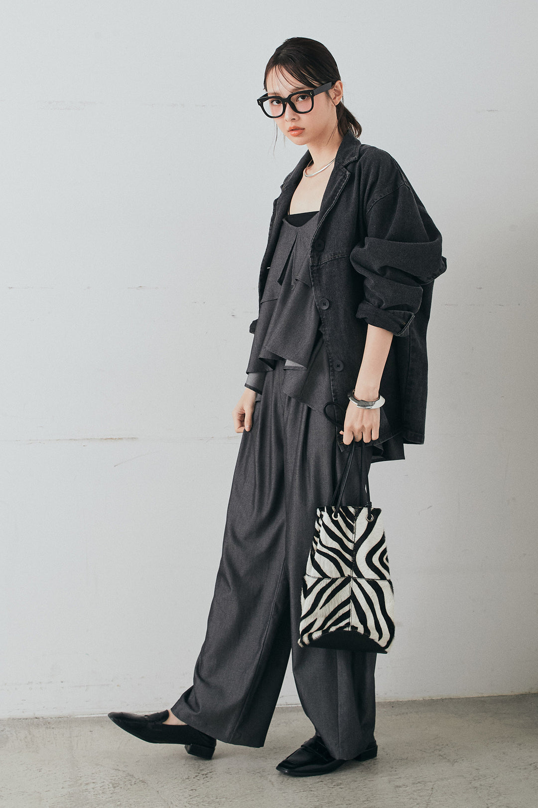 [SET]オーバーデニムジャケット+デニムライクツイルタックパンツ+デニムライクツイルティアードキャミソール(3set)