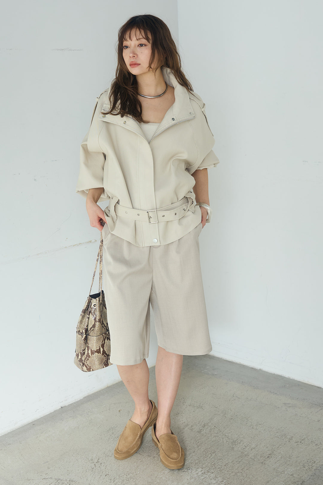 [SET]ベルト付きスタンドネックアウター+ツイルタックハーフパンツ(2set)