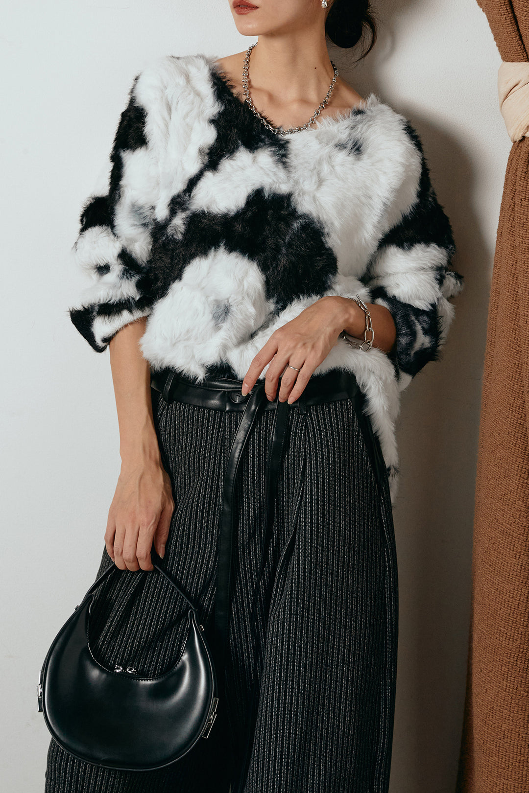 [SET]タイダイ柄シャギーニットトップス+レザーライク配色ストライプパンツ(2set)