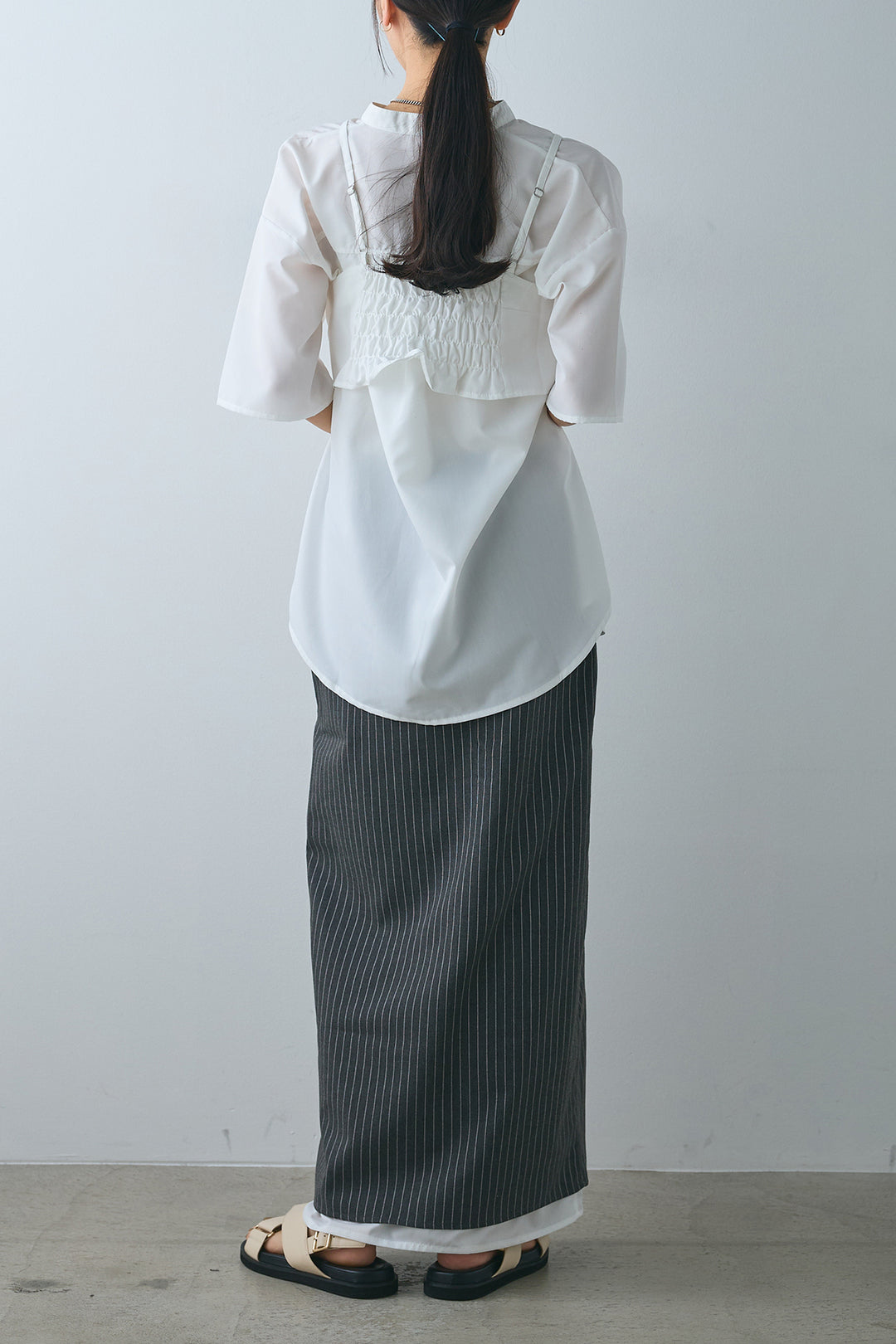 [SET]ホックビスチェ付きバンドカラーシャツ+ストライプストレートスカート(2set)